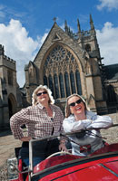 Photo by Eric Richmond of Janet Coxwell and Amy Haworth in the Front Quad of Merton College, Oxford. © 2013 Gimell Records